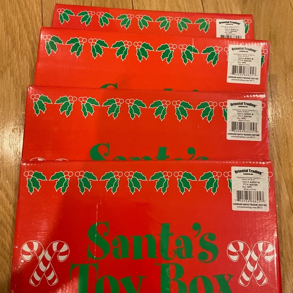 🎄SET of 4 🎅🏼Santa’s Toy Box 📦 - Picture 6 of 6